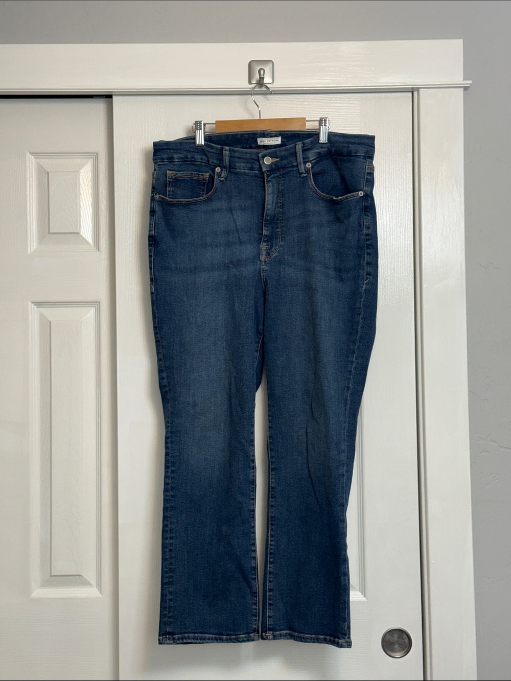 Good American Good Legs Straight Jeans